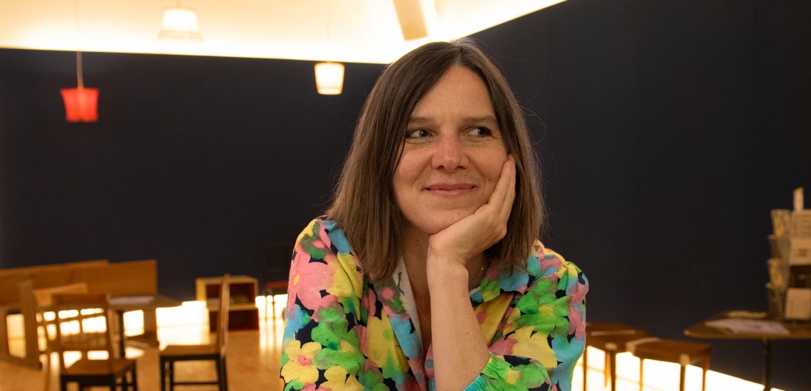 Katharina Schrott im Foyer des Toihaus Theaters