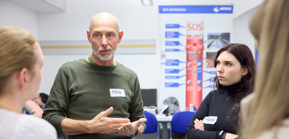 Michael Riehlein im Gespräch mit Teilnehmerinnen