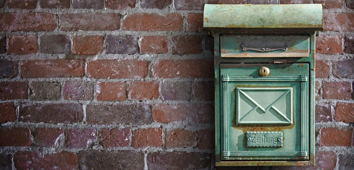 Briefkasten an Hauswand 