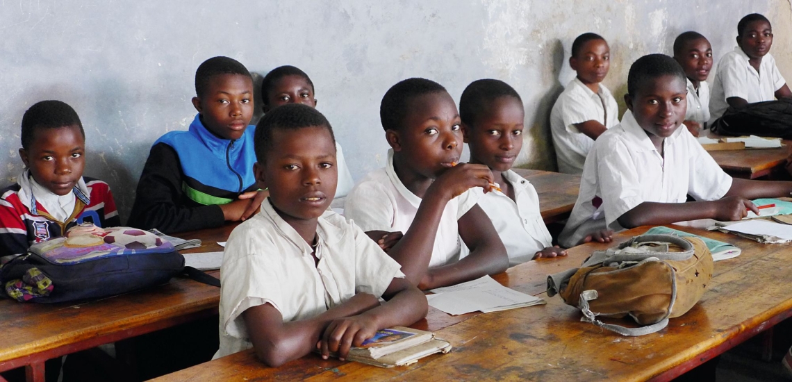 Schulkinder in Klassenzimmer 