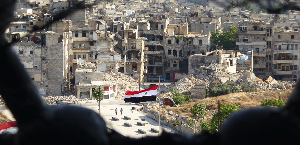 Blick von der Zitadelle auf zerstörte Häuser in Ostaleppo 