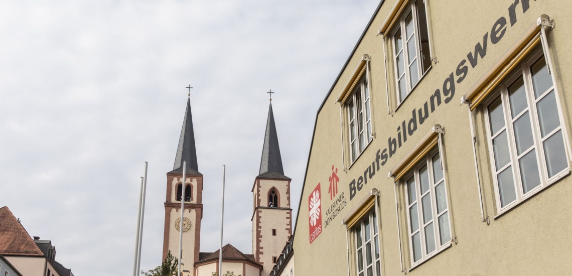 Kirche und weiteres Gebäude 