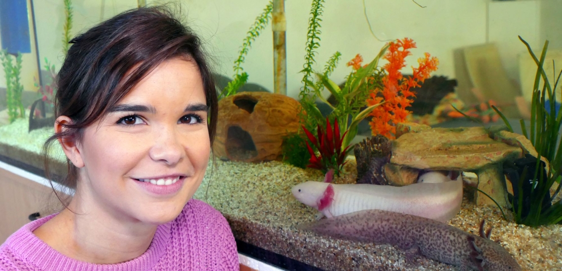 Annika Preil vor Aquarium 