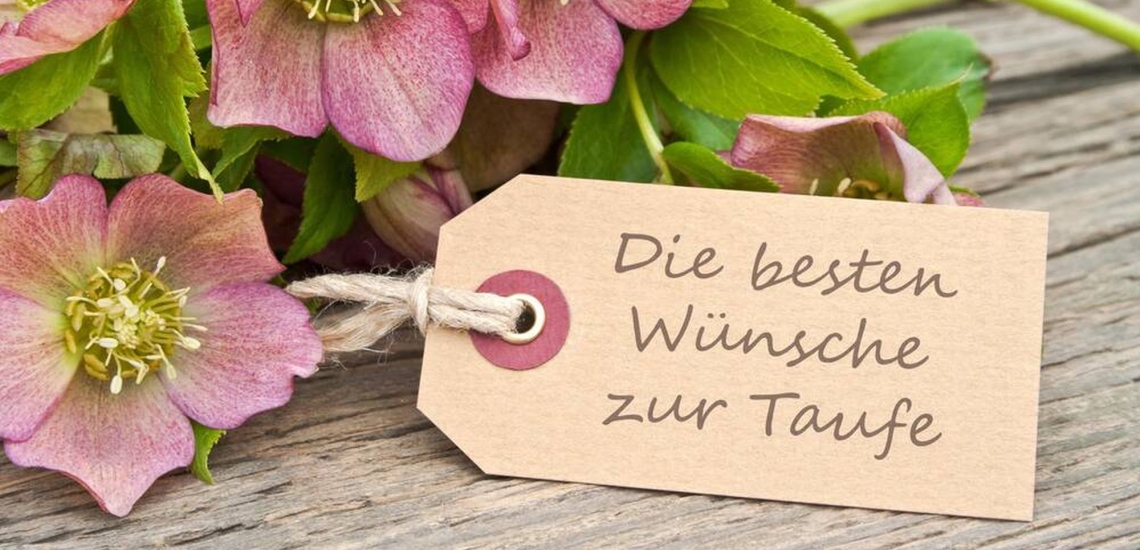 Blumen und Glückwunschkarte zur Taufe 