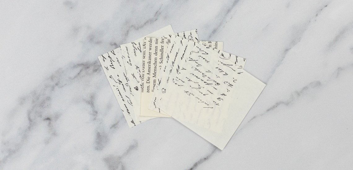 Papierquadrate aus Buchseiten