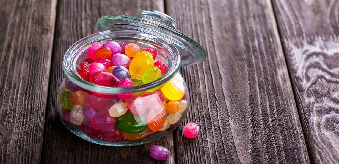 Glas mit Bonbons