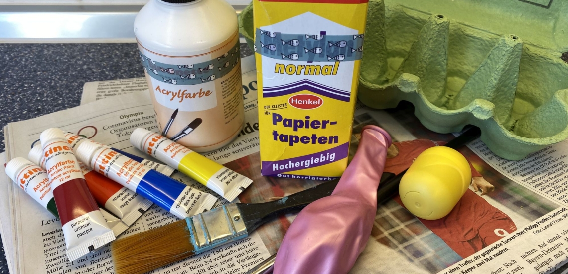 Material für Hühner aus Pappmaschee