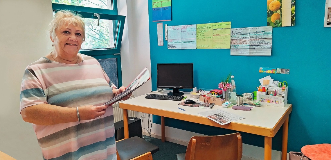 Lehrerin in Klassenzimmer