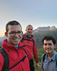 Drei Bergpfarrer in den Alpen