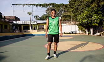 Andres - junger Mann mit grünem Fußballtrikot