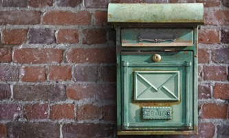 Briefkasten an Hauswand 