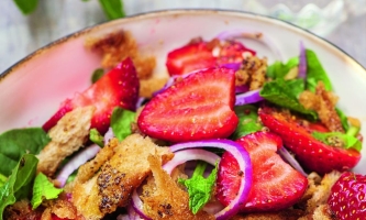 Spinatsalat mit Erdbeeren 